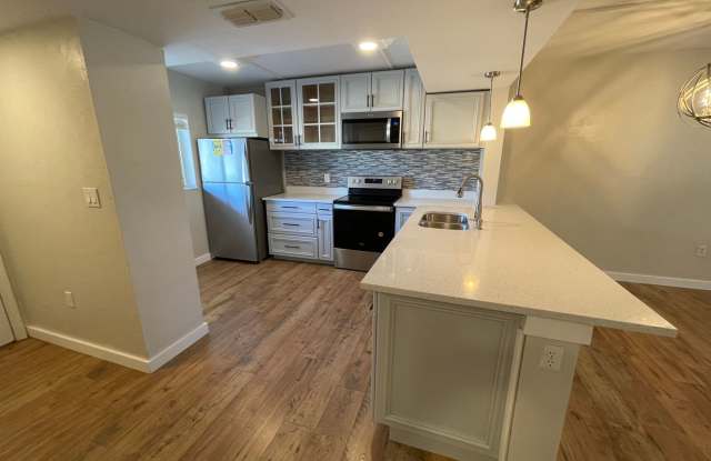 ANNUAL RENTAL - 2ND FLOOR 2/2 AT NAPLES TRACE photos photos