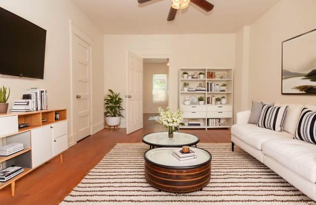 Charming 1-Bed/1-Bath Unit One Block from the Heart of Barrio Logan! $1000 DEPOSIT! photos photos