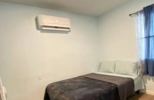 736 S Burlington Ave Apt FVS21JNV Gallery 2