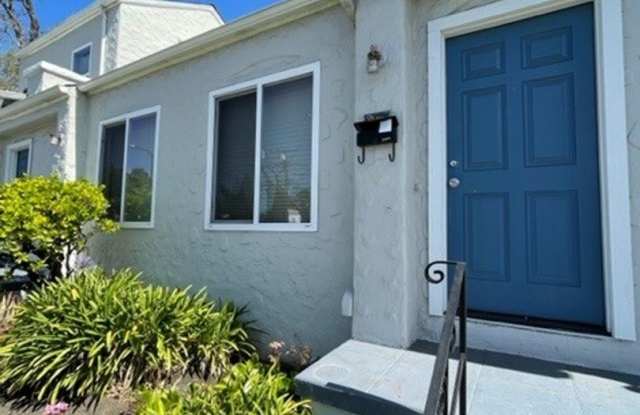 Quaint Studio, Freshly Painted, in Central Berkeley photos photos