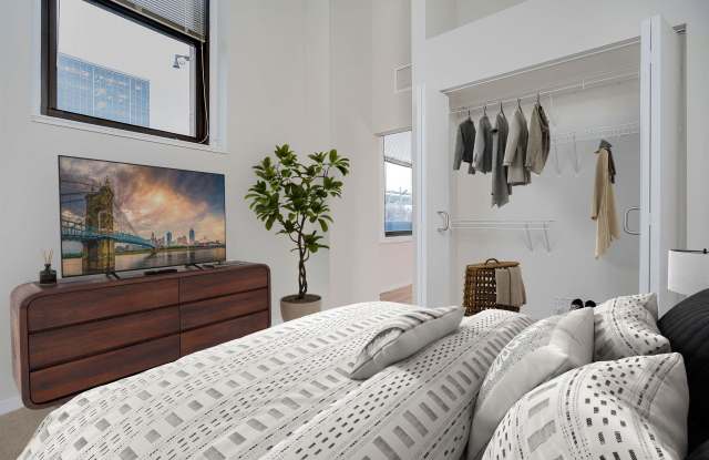 Parisian on Vine Apartments Gallery 4