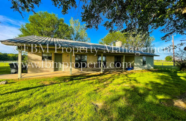 8217 SE CR 1020 - Beautiful 3 Bedroom, 2 Bathroom Brick Home in Corsicana, TX! photos photos