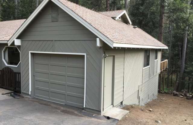 3055 Fairway Drive Gallery 2