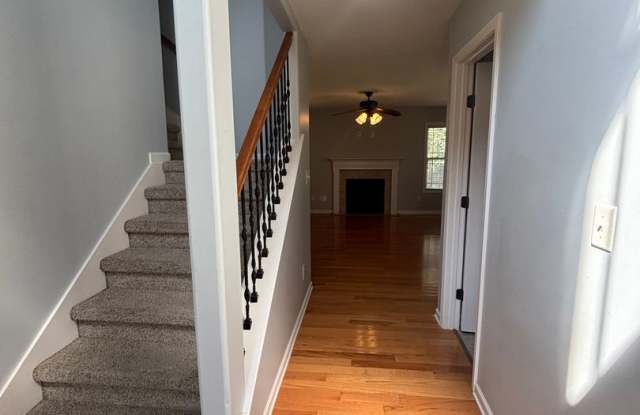 Spacious 4-Bedroom Home with Fenced Backyard Near Fort Campbell Gallery 4