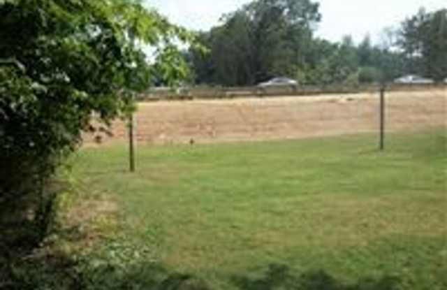 Will go fast! 3 BED house across from Memorial Stadium! Gallery 3
