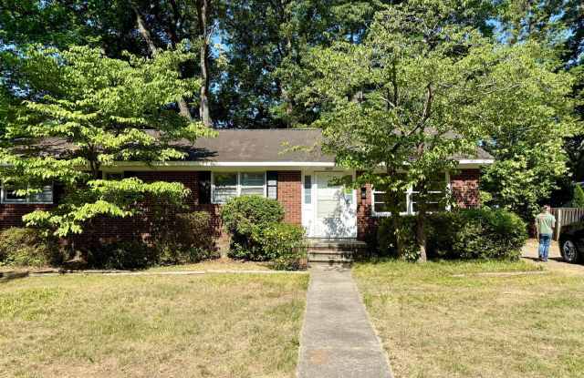 Three bedroom, 1.5 bath house in Burlington photos photos