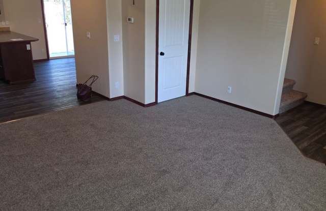 Lovely 3 bedroom 2.5 bath Post Falls Home! Gallery 4