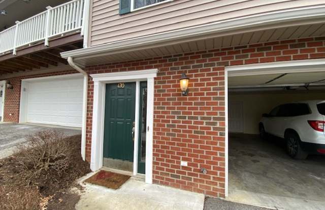 Available Large Townhome in Christiansburg! Gallery 3