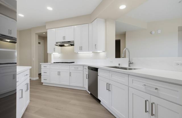 Updated Condo West of 5 Freeway with Lagoon Access - Available Now Gallery 4