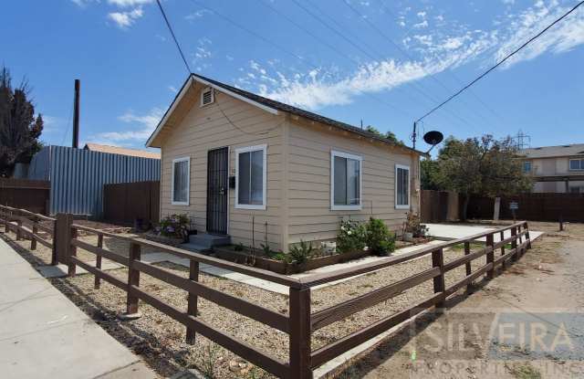 1 Bedroom 1 Bath House! Gallery 1