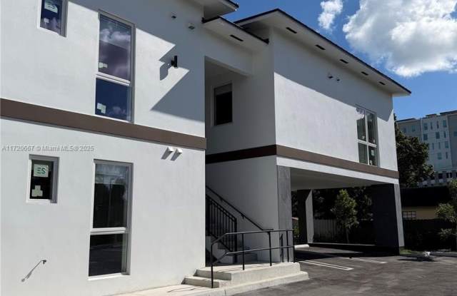 210 SE 10th St photos photos