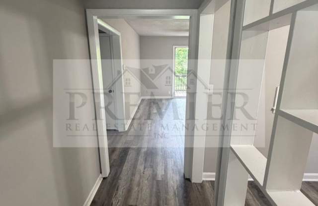 1316 N Main St unit A, Independence MO 64050// Ranch Style Duplex// 2 Beds 1 bath// Rent: $1099 Deposit: $1099 Gallery 3