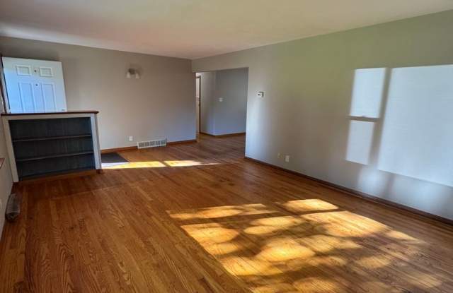 Three Bedroom One Bathroom Home $1,995.00 Gallery 4