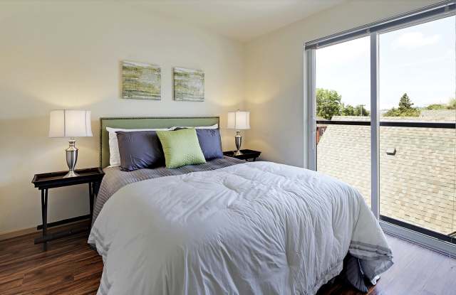 Glendale Apartments - Student Housing Gallery 2