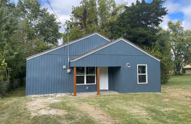 Beautiful 3 bedroom home available Early August! photos photos