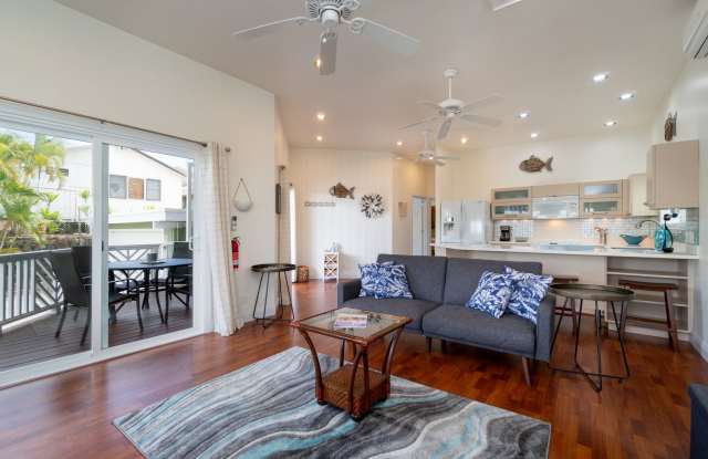Fully Furnished 2 Bedroom, 2 Bath with Swimming Pool in Enchanted Lake Gallery 4