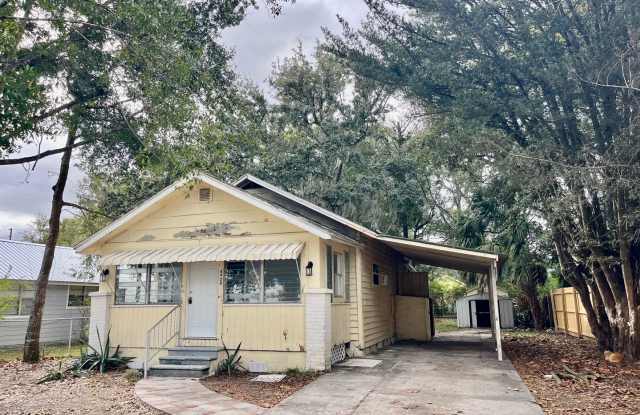 Cute 2BR/1BA Home w/Carport, Sun Room, Large Backyard,  Detached Utility Shed - 4929 19th Street, Zephyrhills, FL 33542