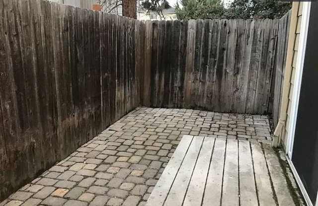 P0119 - 1800 Crater Lake Ave #19*** - 1800 Crater Lake Avenue, Medford, OR 97504