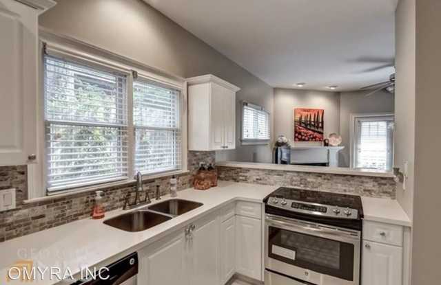 100 Glenlake Commons Drive Gallery 3