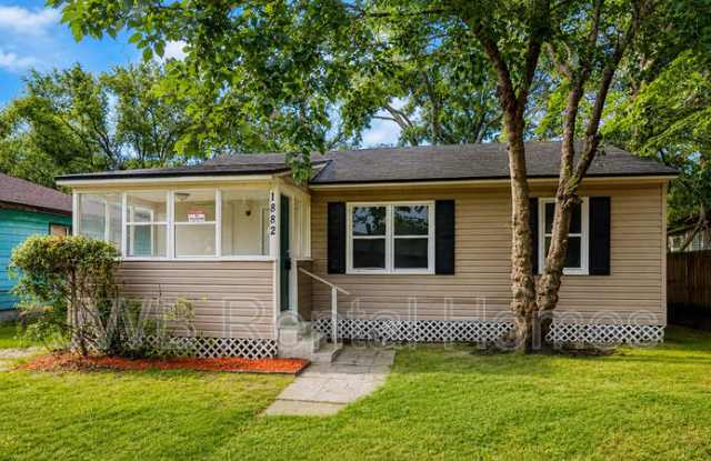 1882 27th St E photos photos