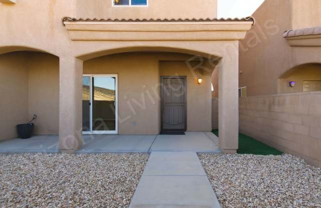 CENTRALLY LOCATED LA COSTA TOWNHOME - 684 Vista Grande Drive, Kingman, AZ 86409
