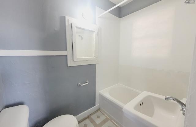 516 W 4th St photos photos