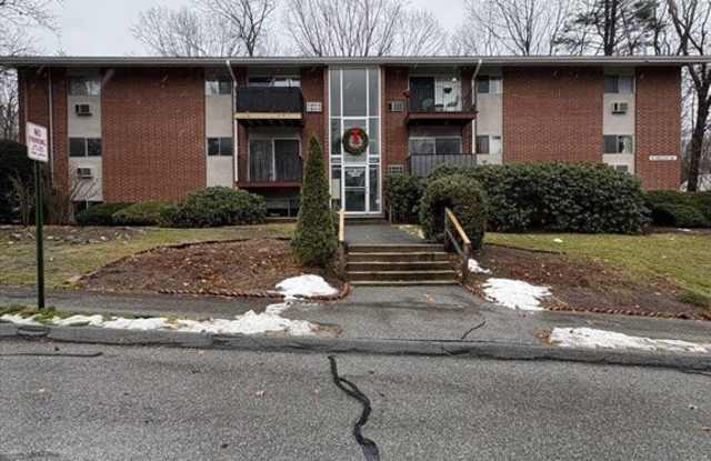 10 Longwood Dr unit: 5 photos photos