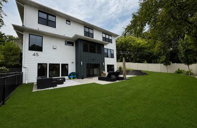 Fully Furnished and gorgeous luxury in peaceful Golden Valley neighborhood Gallery 3