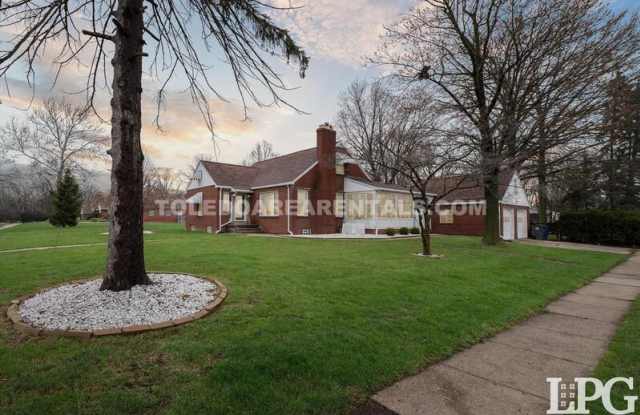 391 Perry Dr photos photos