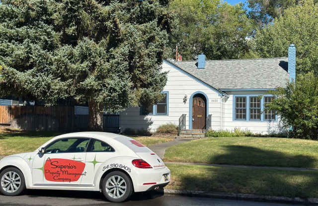 Classic Westside Cottage, Super Charming! Gallery 1