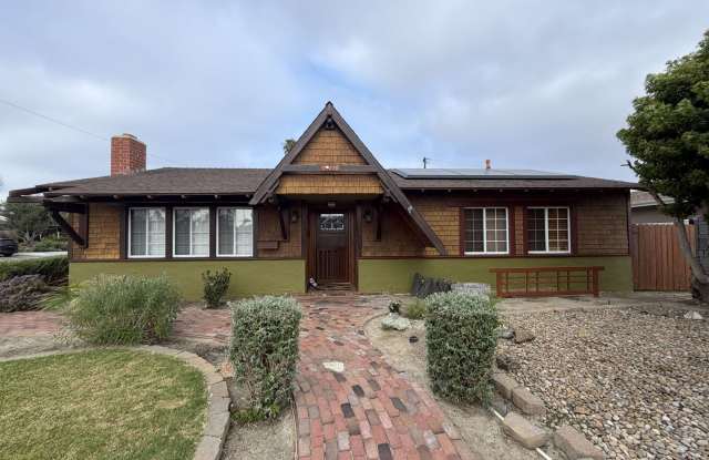 Custom Home with Solar Panel and Electric Car Pug! 3 Bedroom 2 Bath Corner Lot Home photos photos