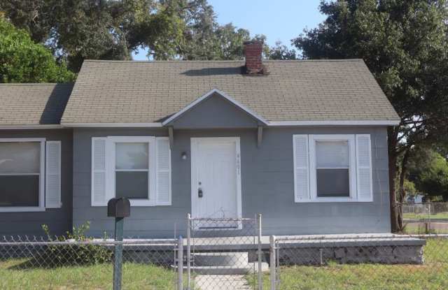 Newly Remodeled! Beautiful 2 bedroom/ 1 bath home / Laundry Room / Car Port - 4601 12th Avenue South, St. Petersburg, FL 33711