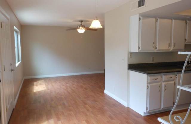 One month Free on OAC and 13 month lease.Location!! Minutes from Old Town Scottsdale, Fashion Square and ASU. Gallery 3