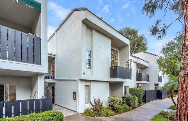 18645 Hatteras St Unit 305 Gallery 1