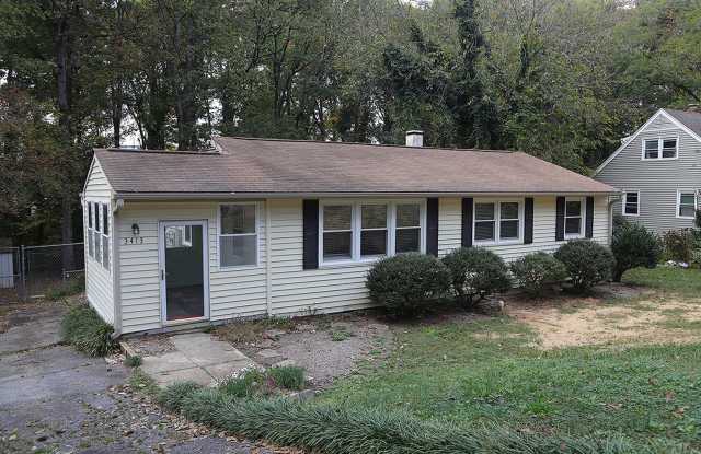 Charming and Cozy 3-Bedroom Racnh Home in Prime Raleigh Location with FENCED BACKYARD!! photos photos