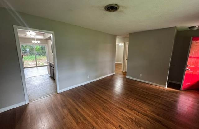 Charming 3 Bed 2 Bath Home with Hardwoods in Hammond Hills School District, North Augusta! Gallery 3