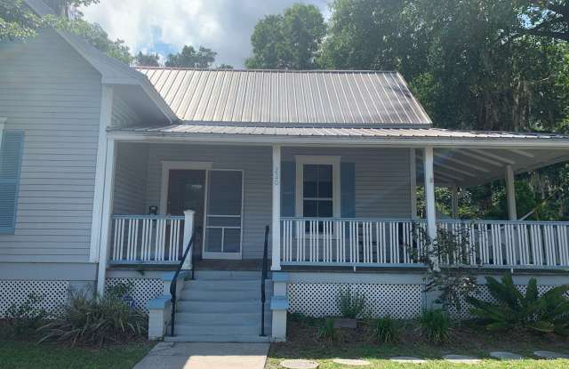 Two bedroom One and 1/2 bath Home in Historic District Gallery 3