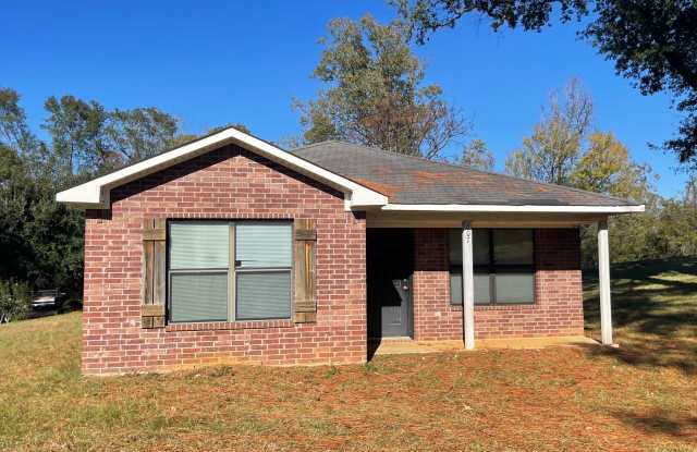 3 Bed, 2 Bath Brick Home, HUD ACCEPTED! NO PETS! - 607 Pleasant Lane, Nacogdoches, TX 75964