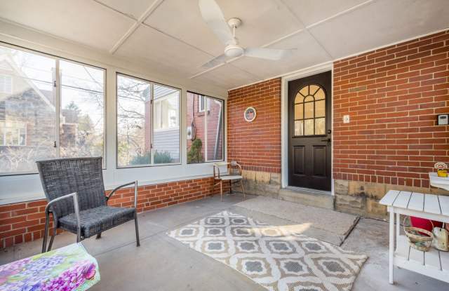 BEAUTIFULLY UPDATED 2-bedroom in O'Hara Township, available for JANUARY 1st!! Gallery 4