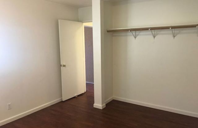 311 Oak Street Gallery 4