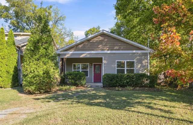 Charming East Nashville Cottage with Modern Finishes & Fenced Yard Gallery 3