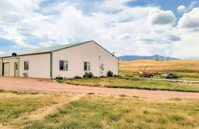 * September to May* Horse- friendly 2 bedroom Barn Apartment photos photos