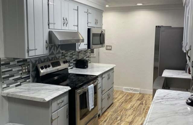 LaLaLa Lambeau Lodging on Shadow Lane (STR) photos photos