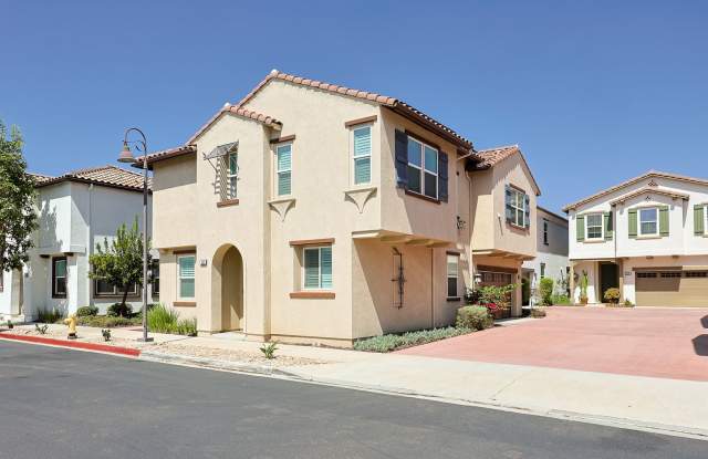 Spacious 4BR/3BA Oceanside Home with 2-Car Garage, Backyard & Community Pool Gallery 3