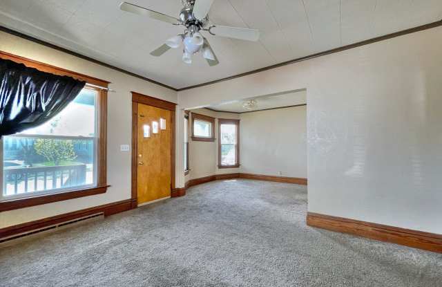 Huge 4 Bedroom 2 Bath Single Family with Central Air! photos photos