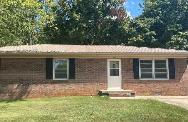 812 Springmont Drive Gallery 1