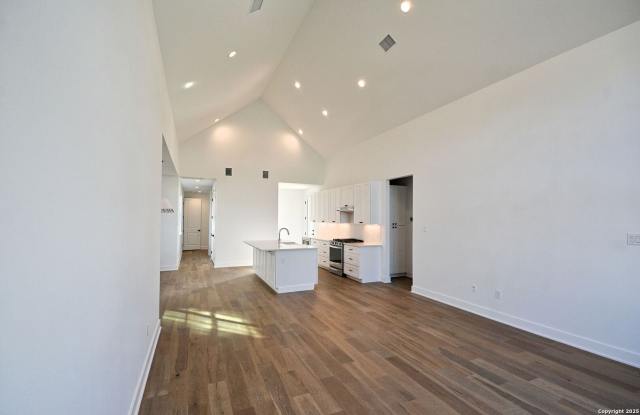421 CONSTANCE DR Gallery 4