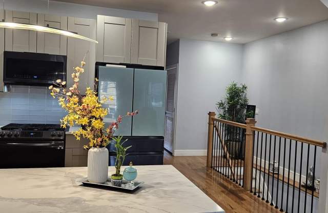 251 MANHATTAN AVE photos photos