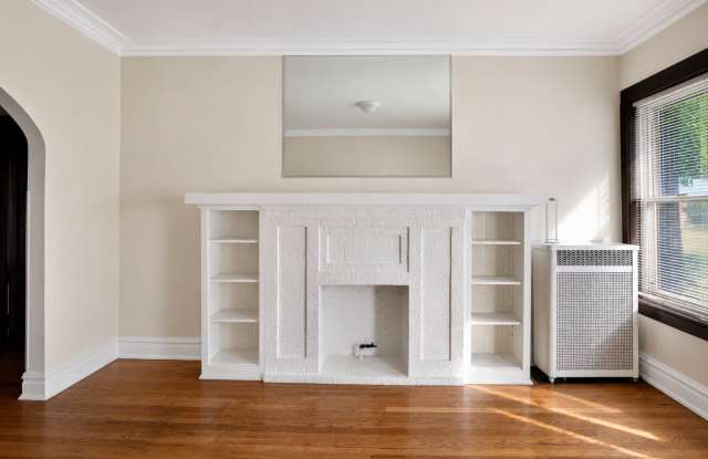 1528 E 74th Place Gallery 3