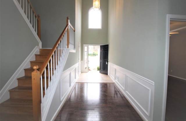 355 Ivy Manor Drive Gallery 2